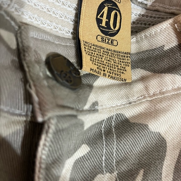 GRINDHOUSE Denim Men’s Size 40 Camouflage Shorts Distressed Stretch Y2K - Picture 4 of 9